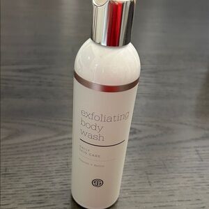 SJOLIE Exfoliating Body Wash